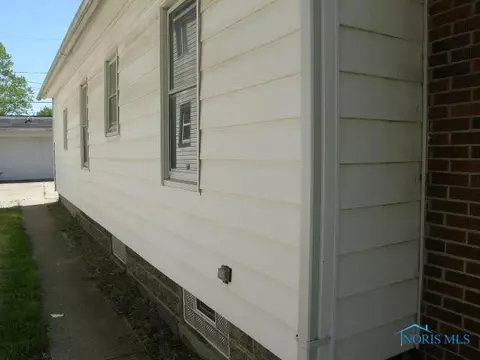 1106 Elysian, Toledo, OH 43607 photo 2