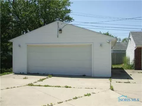 2231 Hinde Rd, Toledo, OH 43607 photo 9