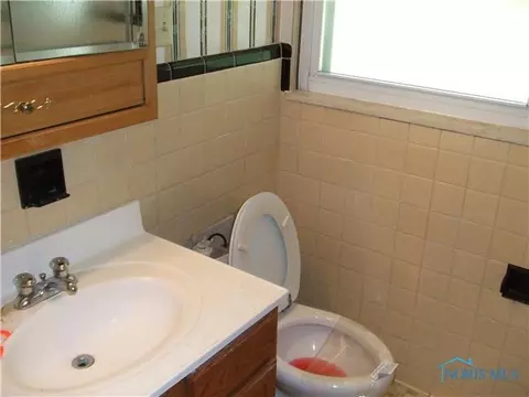 2231 Hinde Rd, Toledo, OH 43607 photo 8