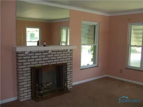 2231 Hinde Rd, Toledo, OH 43607 photo 4