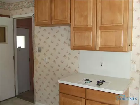 2231 Hinde Rd, Toledo, OH 43607 photo 3