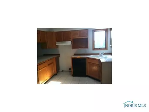 1302 E Wilson, Bryan, OH 43506 photo 2