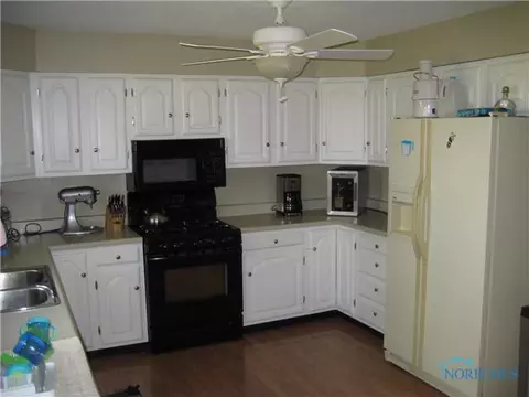 121 Oak Mdws, Bryan, OH 43506 photo 8