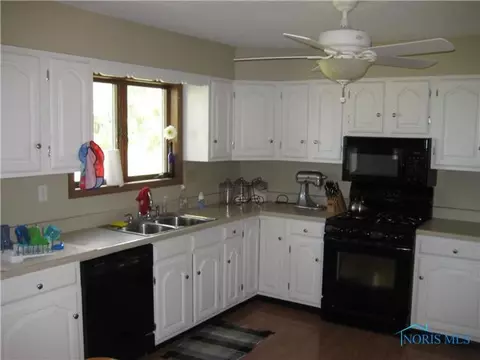 121 Oak Mdws, Bryan, OH 43506 photo 7