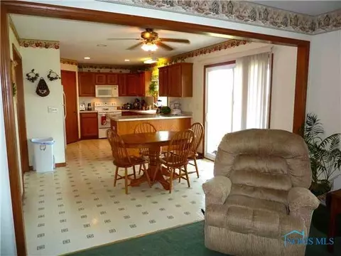 27734 Apache, Walbridge, OH 43465 photo 10