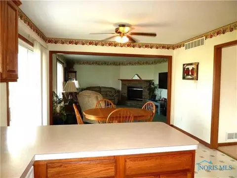 27734 Apache, Walbridge, OH 43465 photo 9