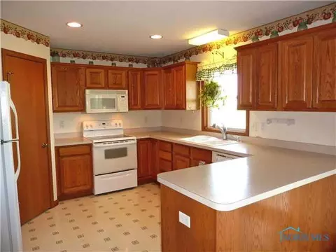 27734 Apache, Walbridge, OH 43465 photo 8
