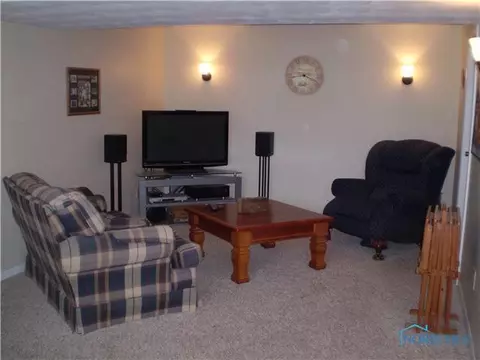 2932 Crocus, Oregon, OH 43616 photo 14