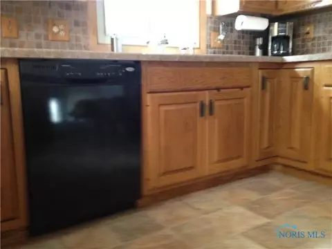 2932 Crocus, Oregon, OH 43616 photo 5