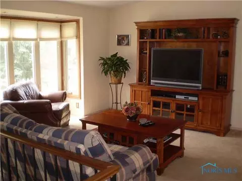 2932 Crocus, Oregon, OH 43616 photo 3