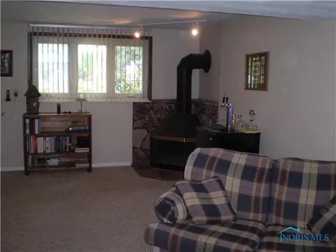 2932 Crocus, Oregon, OH 43616 photo 15