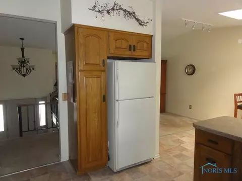 2932 Crocus, Oregon, OH 43616 photo 6