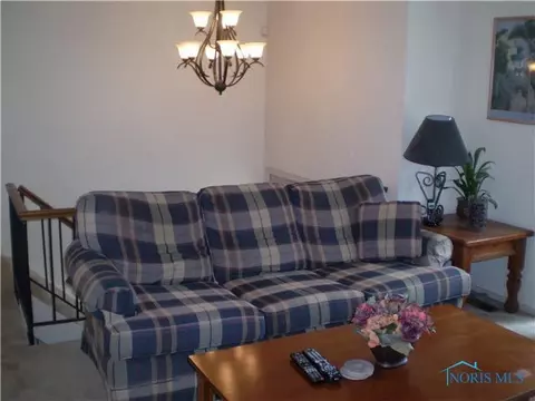 2932 Crocus, Oregon, OH 43616 photo 2