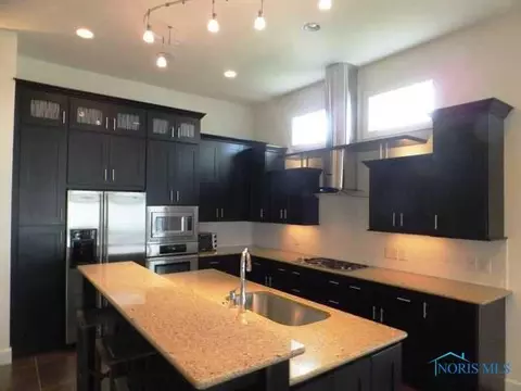 7004 Doe Ct, Maumee, OH 43537 photo 5