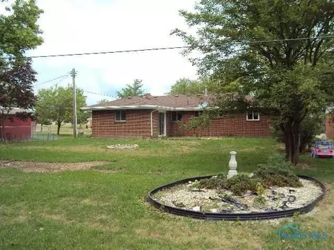 329 W Perry, Bryan, OH 43506 photo 2