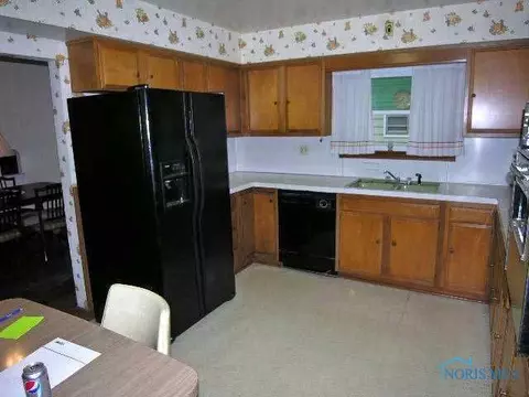 227 E Un, Walbridge, OH 43465 photo 8