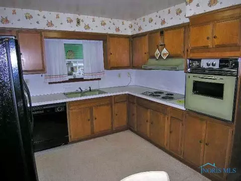 227 E Un, Walbridge, OH 43465 photo 7