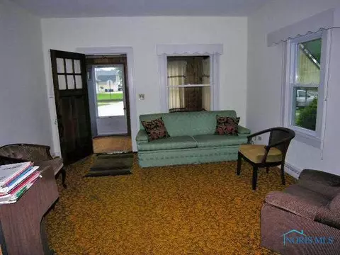 227 E Un, Walbridge, OH 43465 photo 13