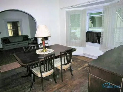 227 E Un, Walbridge, OH 43465 photo 9