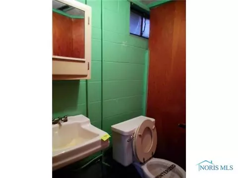 2302 Westmonte, Toledo, OH 43607 photo 8
