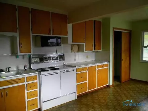 2302 Westmonte, Toledo, OH 43607 photo 3