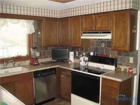 421 Rosemont Ave, Bryan, OH 43506 photo 8