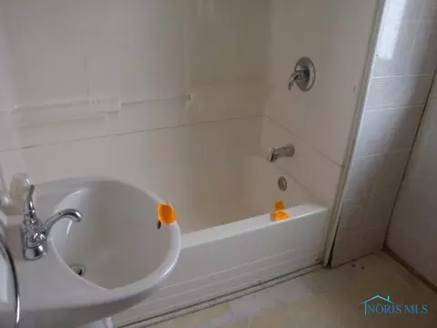 2001 Joffre St, Toledo, OH 43607 photo 11
