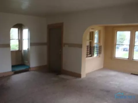 2001 Joffre St, Toledo, OH 43607 photo 2