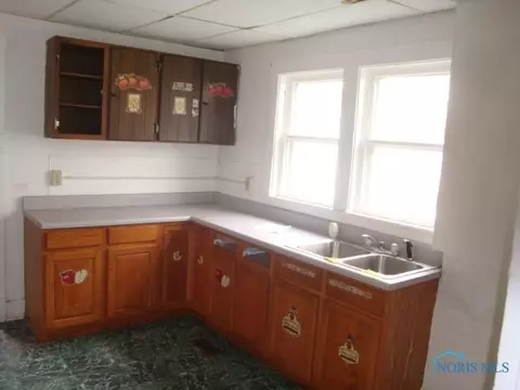 2001 Joffre St, Toledo, OH 43607 photo 7