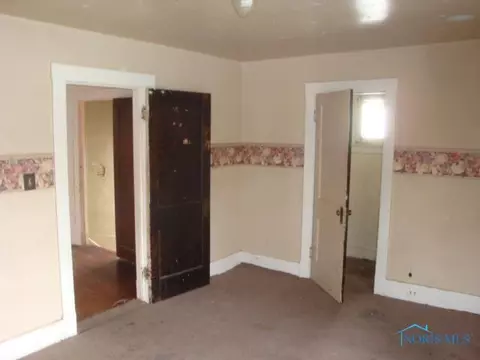 2001 Joffre St, Toledo, OH 43607 photo 9