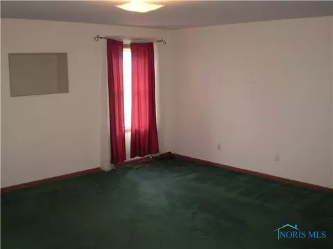 28136 Blue Grass, Walbridge, OH 43465 photo 4