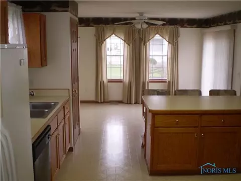 28136 Blue Grass, Walbridge, OH 43465 photo 8