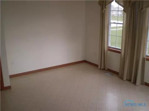 28136 Blue Grass, Walbridge, OH 43465 photo 10
