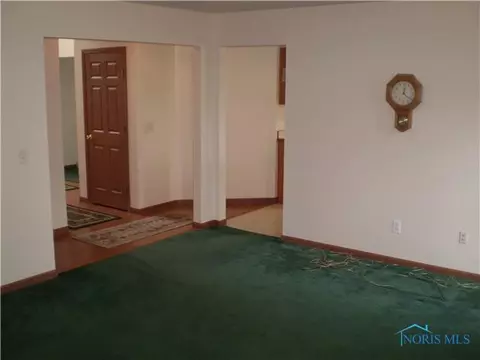 28136 Blue Grass, Walbridge, OH 43465 photo 3