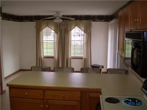 28136 Blue Grass, Walbridge, OH 43465 photo 9