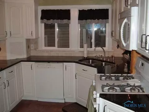 122 E William, Maumee, OH 43537 photo 12