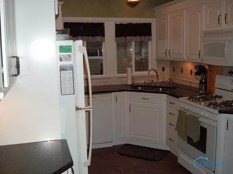 122 E William, Maumee, OH 43537 photo 11