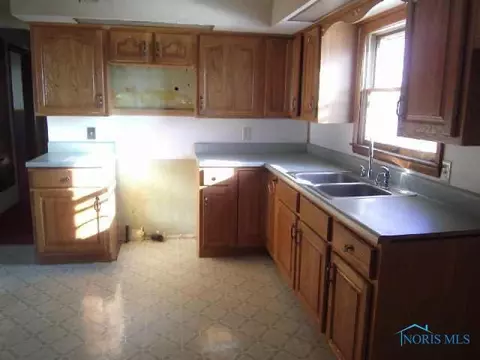 325 E Barnes, Napoleon, OH 43545 photo 10