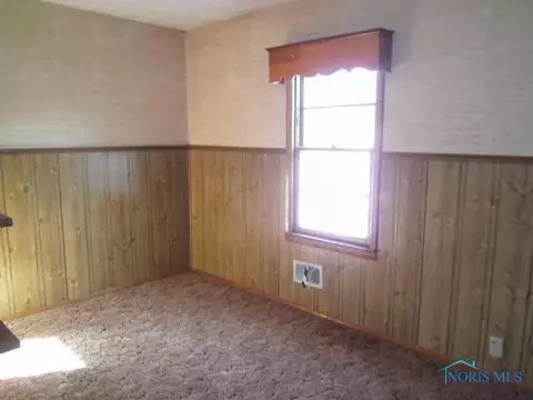 325 E Barnes, Napoleon, OH 43545 photo 5