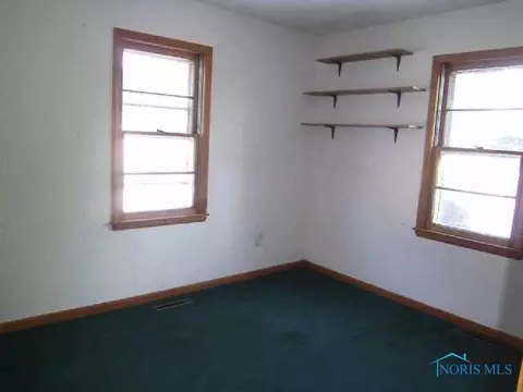 325 E Barnes, Napoleon, OH 43545 photo 4