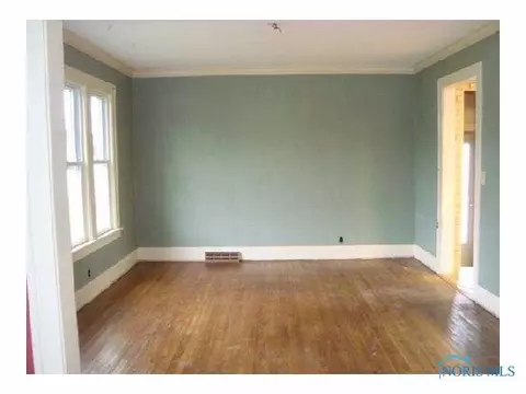 233 E Un, Walbridge, OH 43465 photo 5