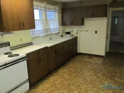 2102 Perth, Toledo, OH 43607 photo 3