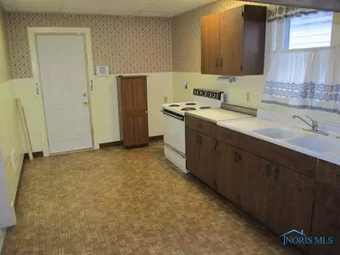 2102 Perth, Toledo, OH 43607 photo 4