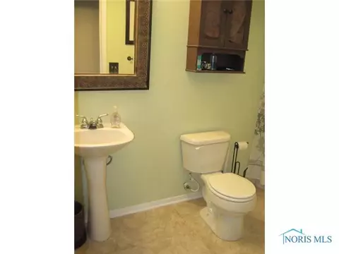1109 Colonial, Bryan, OH 43506 photo 10
