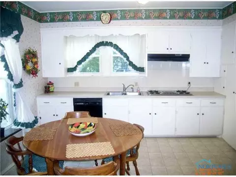 521 E Fourth St, Ottawa, OH 45875 photo 8