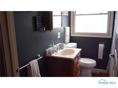 825 Wall St, Maumee, OH 43537 photo 9