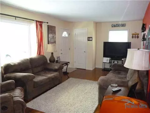 825 Wall St, Maumee, OH 43537 photo 2