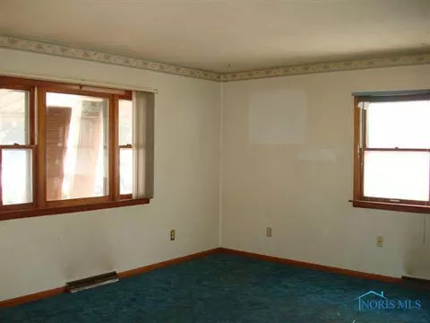 6582 Emch Rd, Walbridge, OH 43465 photo 4