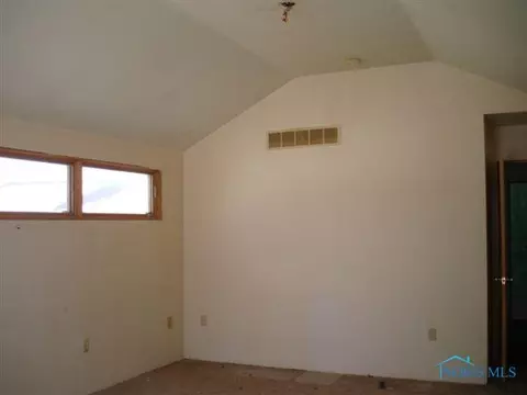 6582 Emch Rd, Walbridge, OH 43465 photo 6