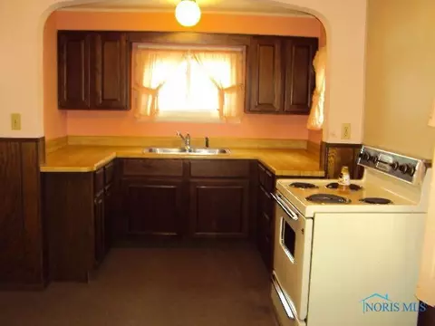 121 Baker St, Bryan, OH 43506 photo 2